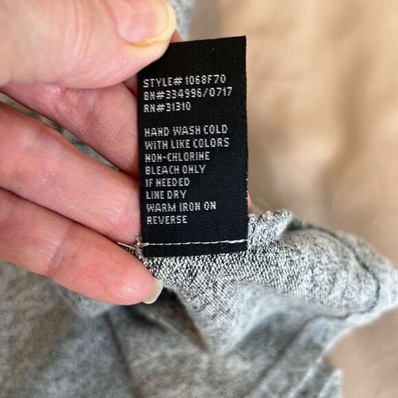 By&By size M grey long sleeve cold shoulder flowy soft stretchy top GUC - Picture 6 of 9